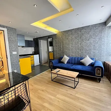 מלון דירות Corner Park 4*