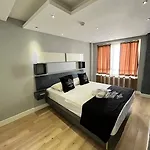 Aparthotel Corner Park 4*