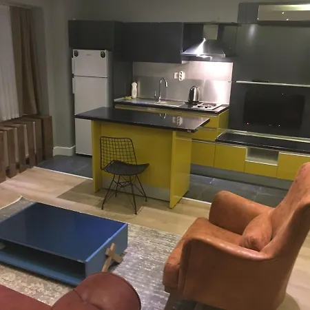 Corner Park 4*