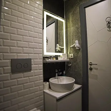 Corner Park 4*