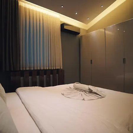 Corner Park Aparthotel 4*