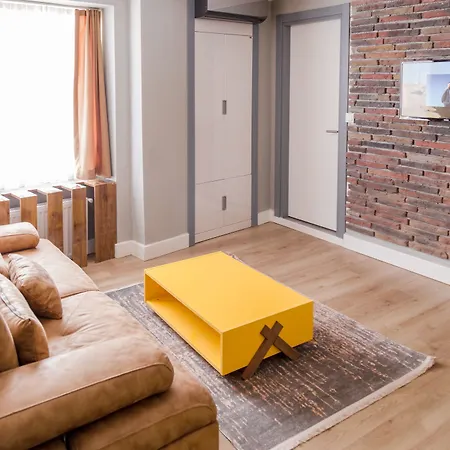 Aparthotel Corner Park 4*