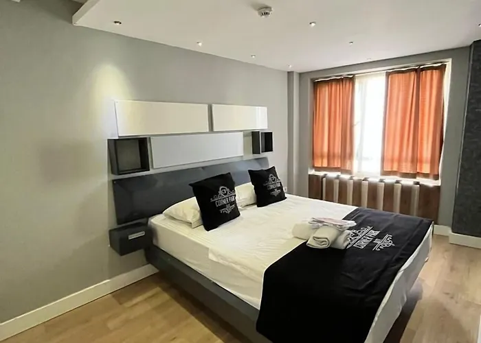 Aparthotel Corner Park 4*