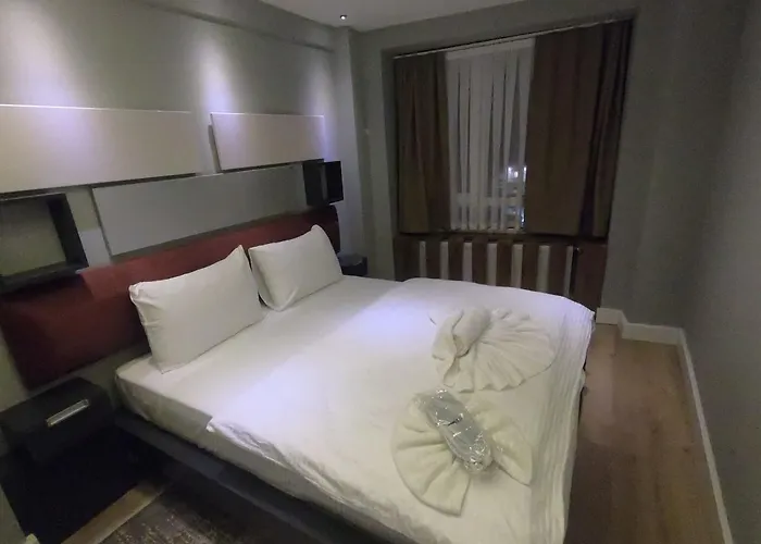 Aparthotel Corner Park 4*